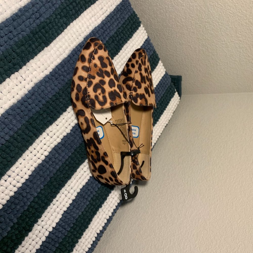 Time and Tru Women’s Animal Print Flats - Picture 7 of 11